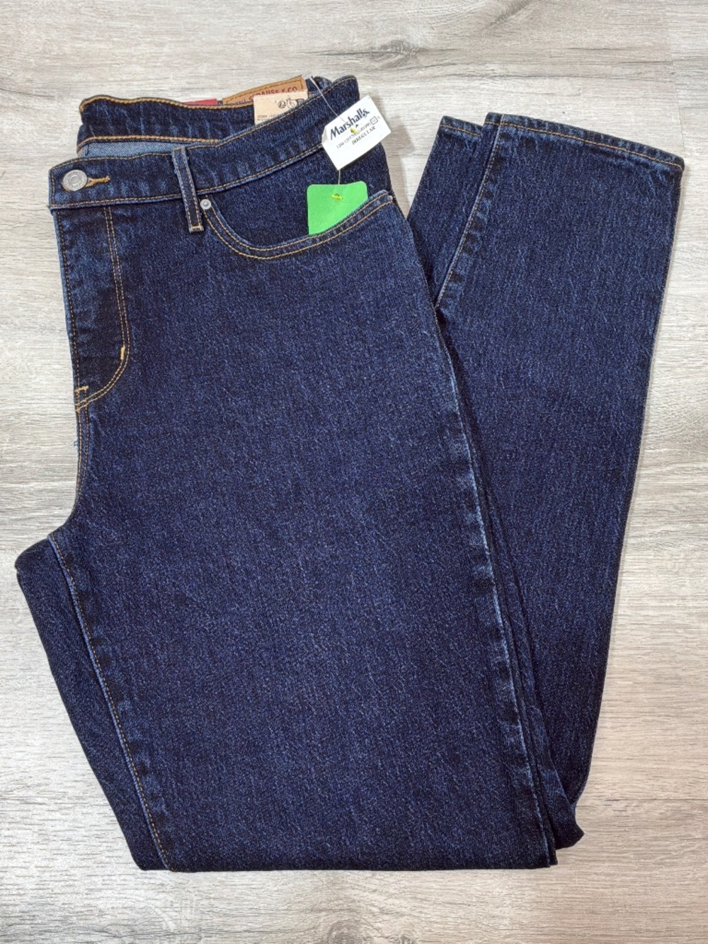 NWT Classic Levi’s Mid Rise 311 Shaping Skinny Jeans Irregular 32x30
